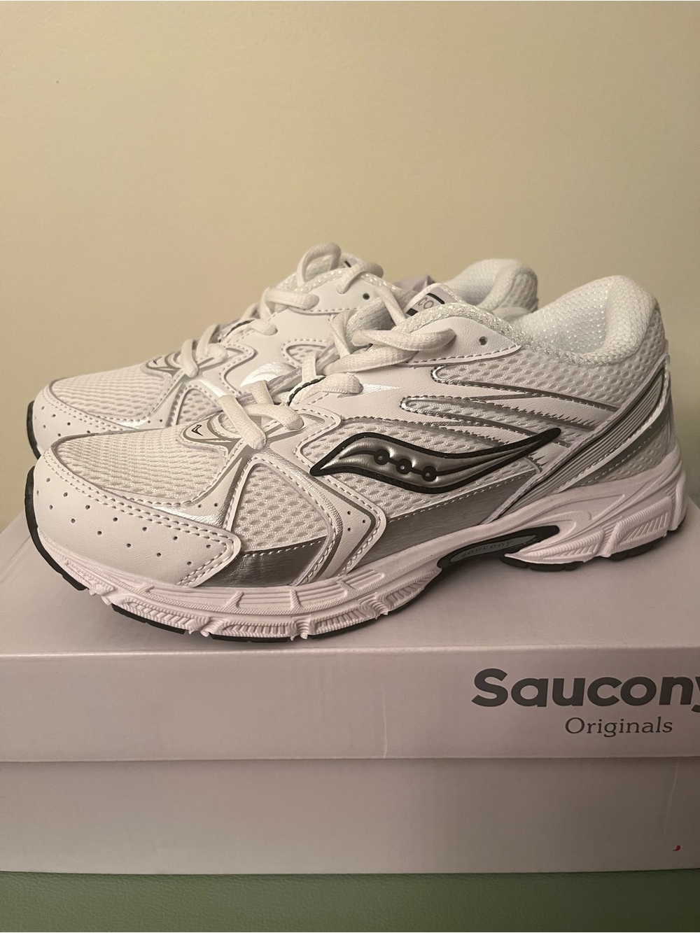Saucony White/Silver Running Shoes